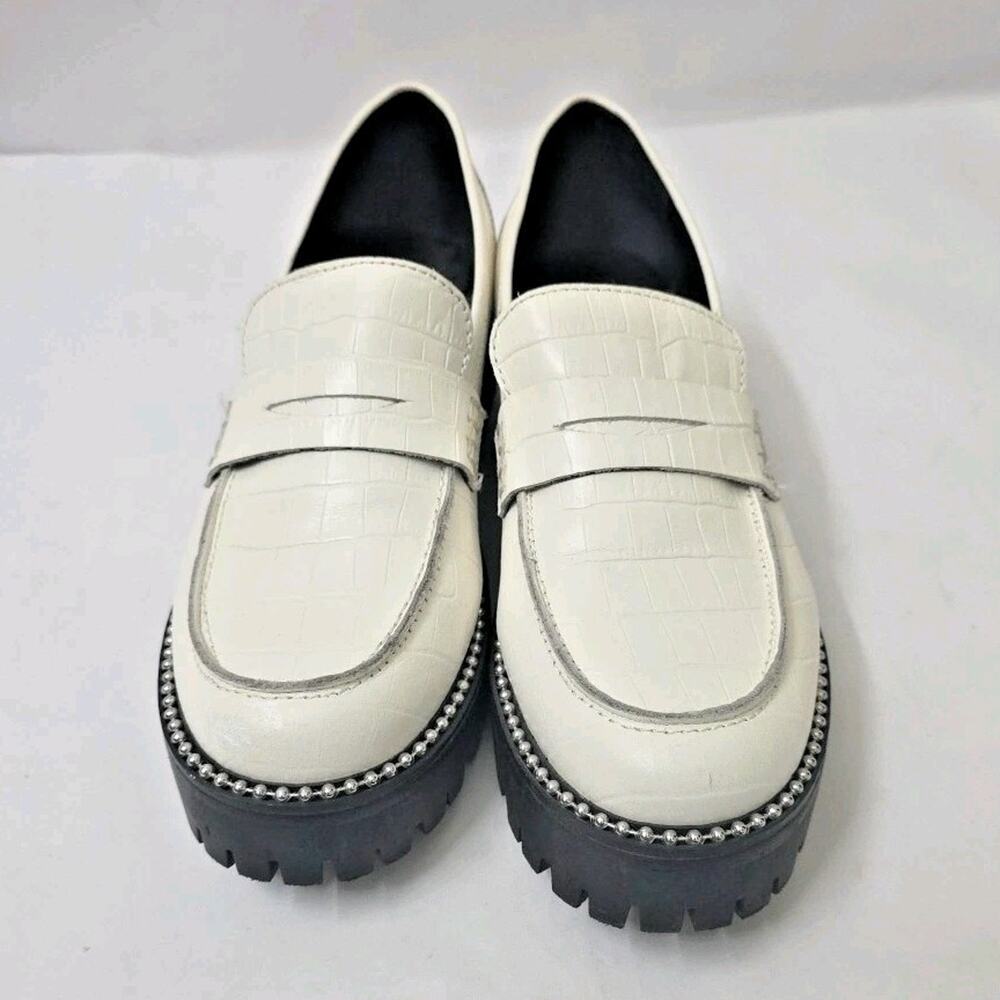 Aqua Bela Women's Size 9 White Embossed Lug Sole Loafers Slip On Shoes - Picture 3 of 8